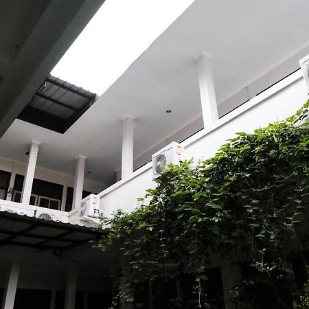 Hotel Bale Cangkring Cirebon Bagian luar foto